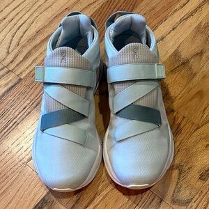 Never worn!! On cloudnova wrap sneaker.